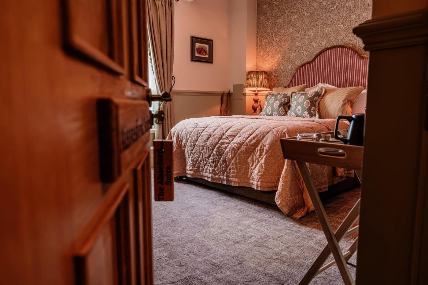 The Ashford Arms Hotel Buitenkant foto